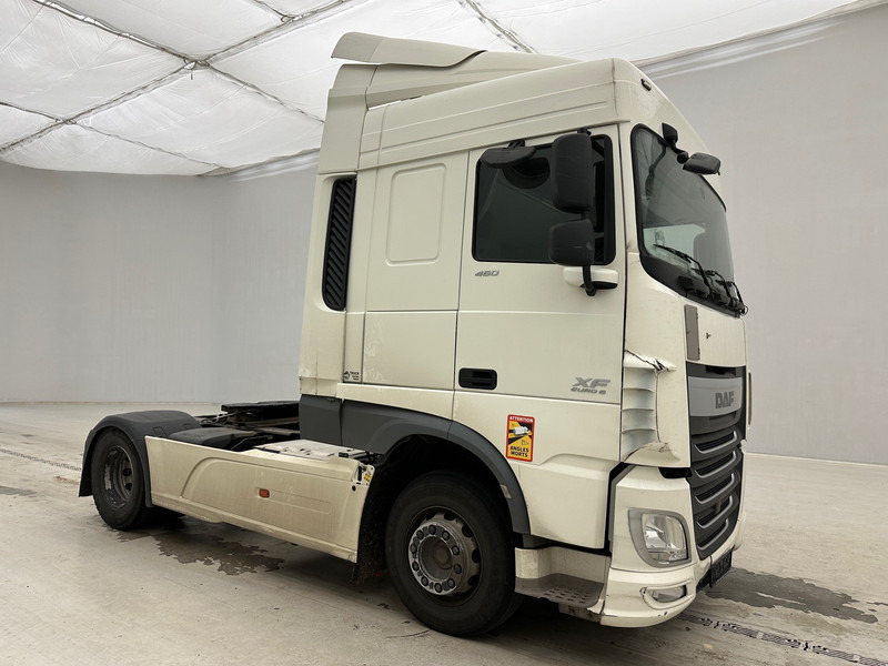 DAF XF 460 Space Cab - Nyergesvontató: 3 kép. DAF XF 460 Space Cab - Nyergesvontató: 3 kép.