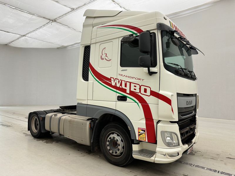 DAF XF 460 Space Cab - Nyergesvontató: 4 kép. DAF XF 460 Space Cab - Nyergesvontató: 4 kép.