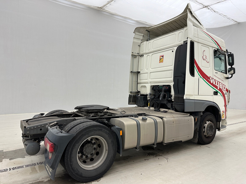 DAF XF 460 Space Cab - Nyergesvontató: 5 kép. DAF XF 460 Space Cab - Nyergesvontató: 5 kép.