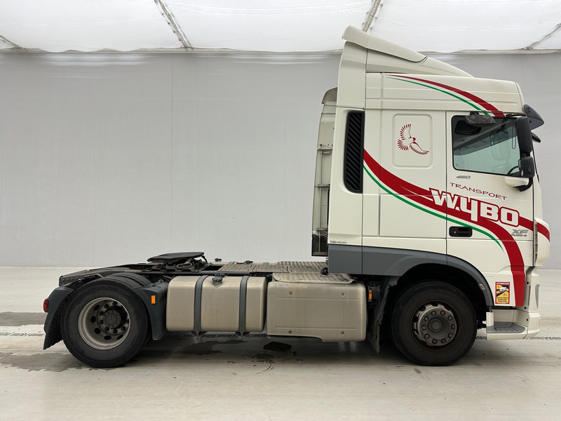 DAF XF 460 Space Cab - Nyergesvontató: 4 kép. DAF XF 460 Space Cab - Nyergesvontató: 4 kép.