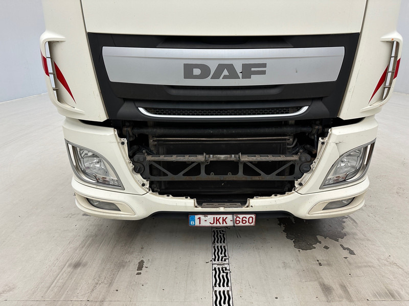 DAF XF 460 Space Cab - Nyergesvontató: 3 kép. DAF XF 460 Space Cab - Nyergesvontató: 3 kép.