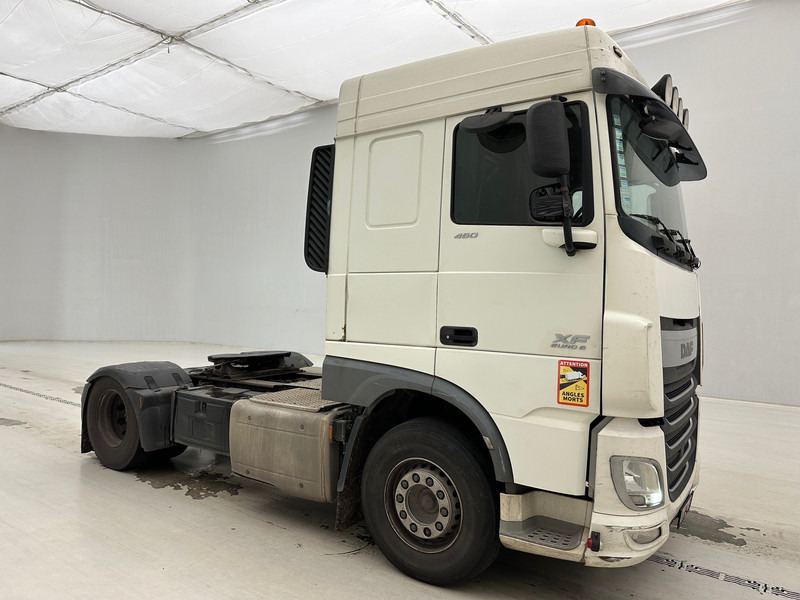 DAF XF 460 Space Cab - Nyergesvontató: 3 kép. DAF XF 460 Space Cab - Nyergesvontató: 3 kép.