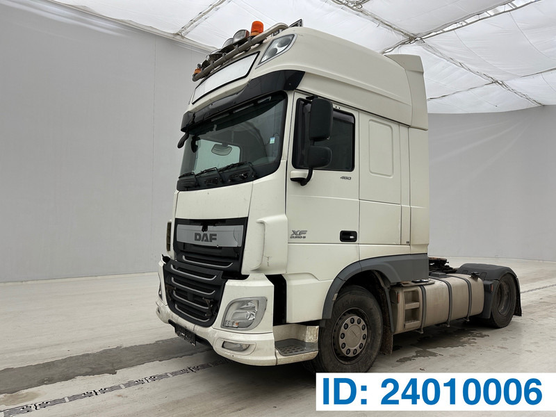 DAF XF 460 Super Space Cab - Nyergesvontató: 1 kép. DAF XF 460 Super Space Cab - Nyergesvontató: 1 kép.