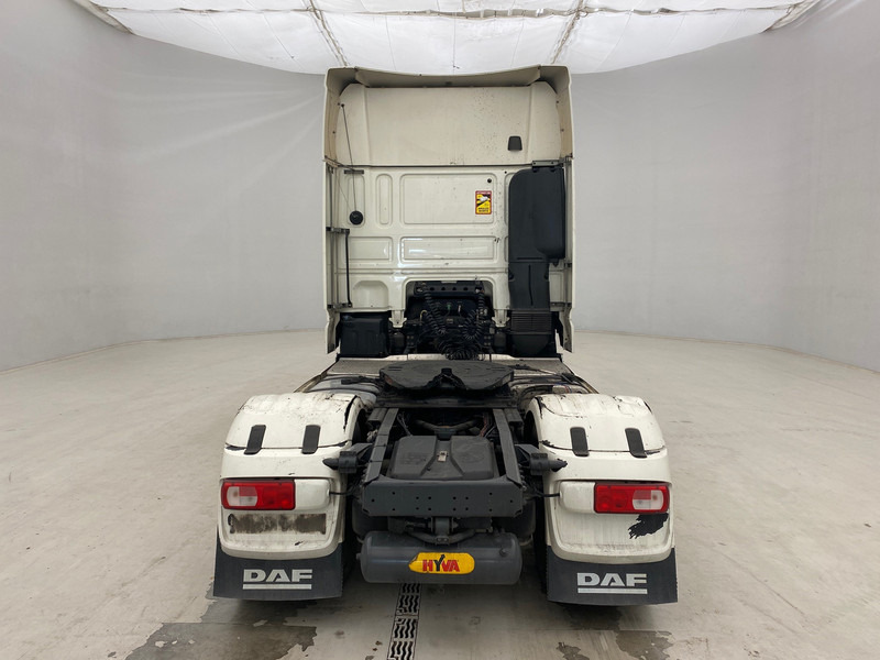 DAF XF 460 Super Space Cab - Nyergesvontató: 5 kép. DAF XF 460 Super Space Cab - Nyergesvontató: 5 kép.
