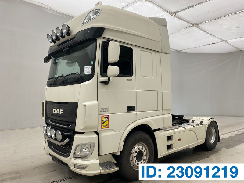 DAF XF 460 Super Space Cab - Nyergesvontató: 1 kép. DAF XF 460 Super Space Cab - Nyergesvontató: 1 kép.