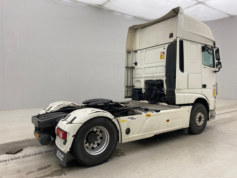 DAF XF 460 Super Space Cab - Nyergesvontató: 4 kép. DAF XF 460 Super Space Cab - Nyergesvontató: 4 kép.