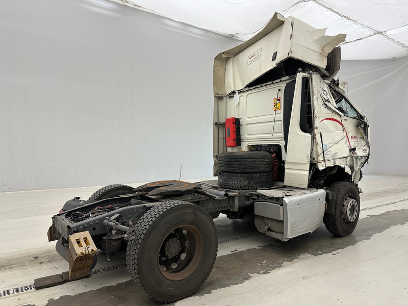 DAF XF 460 Super Space Cab - Nyergesvontató: 5 kép. DAF XF 460 Super Space Cab - Nyergesvontató: 5 kép.