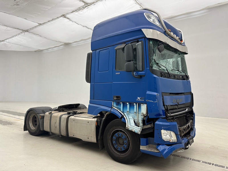 DAF XF 510 Super Space Cab - Nyergesvontató: 3 kép. DAF XF 510 Super Space Cab - Nyergesvontató: 3 kép.