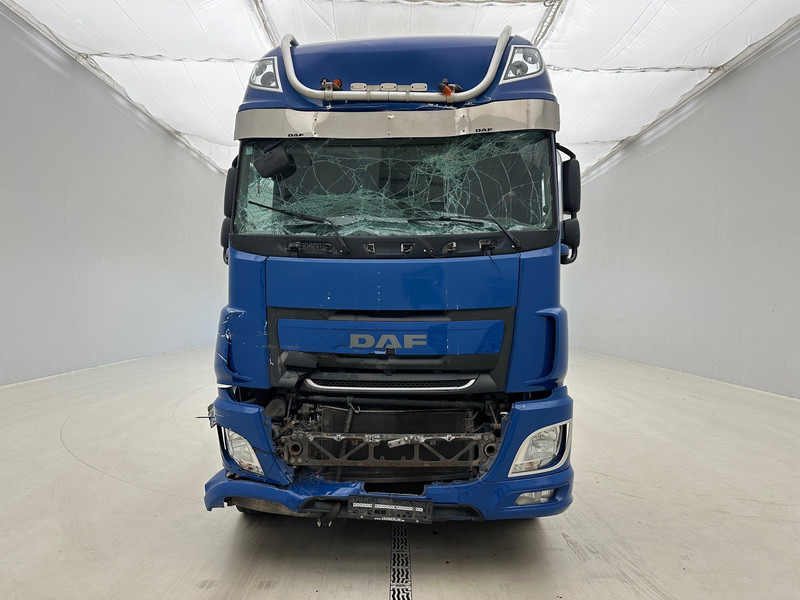 DAF XF 510 Super Space Cab - Nyergesvontató: 2 kép. DAF XF 510 Super Space Cab - Nyergesvontató: 2 kép.