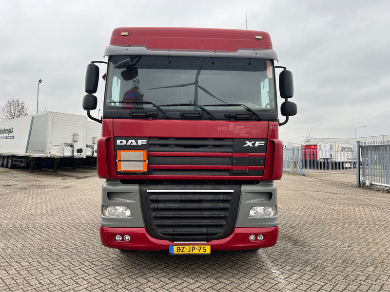 DAF XF105.410 Space Cab - ADR* - Nyergesvontató: 2 kép. DAF XF105.410 Space Cab - ADR* - Nyergesvontató: 2 kép.
