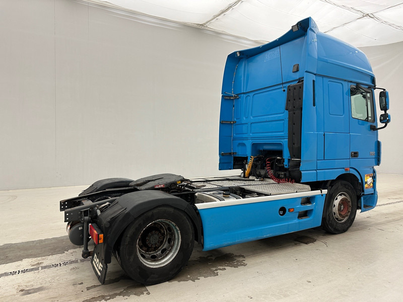 DAF XF105.460 Super Space Cab - Nyergesvontató: 5 kép. DAF XF105.460 Super Space Cab - Nyergesvontató: 5 kép.