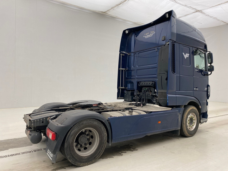 DAF XF106.460 Super Space Cab* - Nyergesvontató: 4 kép. DAF XF106.460 Super Space Cab* - Nyergesvontató: 4 kép.