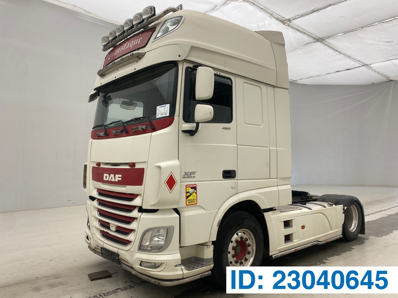 DAF XF106.460 Super Space Cab - Nyergesvontató: 1 kép. DAF XF106.460 Super Space Cab - Nyergesvontató: 1 kép.