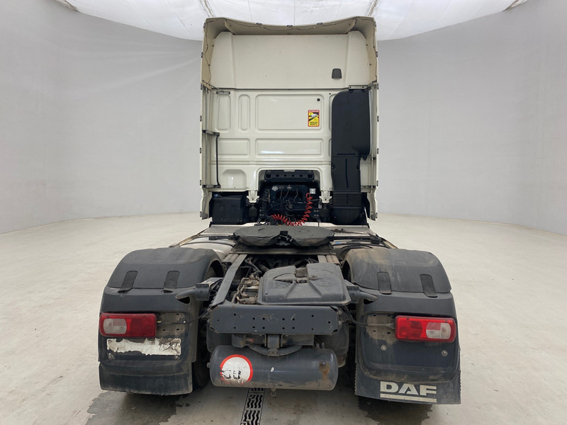 DAF XF106.460 Super Space Cab - Nyergesvontató: 5 kép. DAF XF106.460 Super Space Cab - Nyergesvontató: 5 kép.