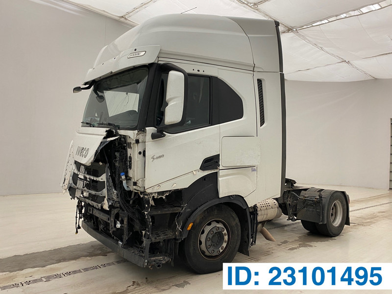 Iveco S-WAY 460 - Nyergesvontató: 1 kép. Iveco S-WAY 460 - Nyergesvontató: 1 kép.