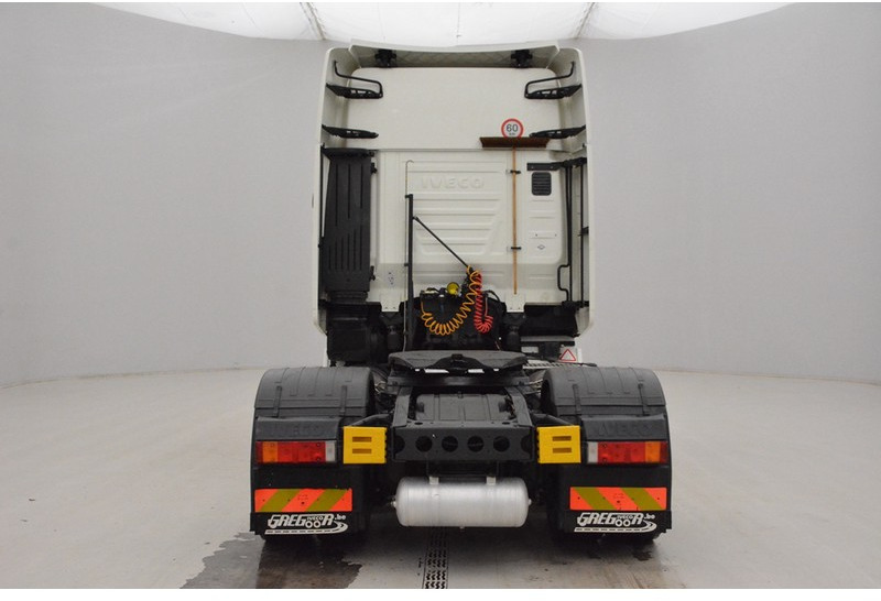 Iveco Stralis AS440S40 LNG Natural Power - Nyergesvontató: 5 kép. Iveco Stralis AS440S40 LNG Natural Power - Nyergesvontató: 5 kép.