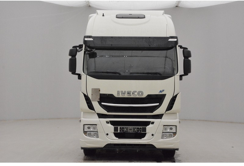 Iveco Stralis AS440S40 LNG Natural Power - Nyergesvontató: 2 kép. Iveco Stralis AS440S40 LNG Natural Power - Nyergesvontató: 2 kép.