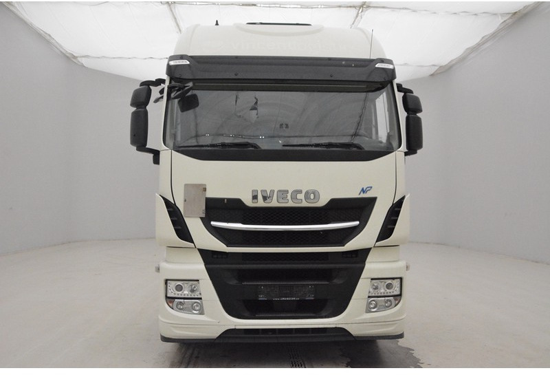 Iveco Stralis AS440S40 LNG Natural Power - Nyergesvontató: 2 kép. Iveco Stralis AS440S40 LNG Natural Power - Nyergesvontató: 2 kép.