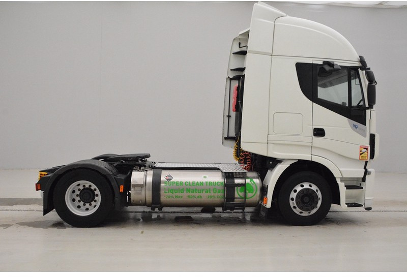 Iveco Stralis AS440S40 LNG Natural Power - Nyergesvontató: 5 kép. Iveco Stralis AS440S40 LNG Natural Power - Nyergesvontató: 5 kép.