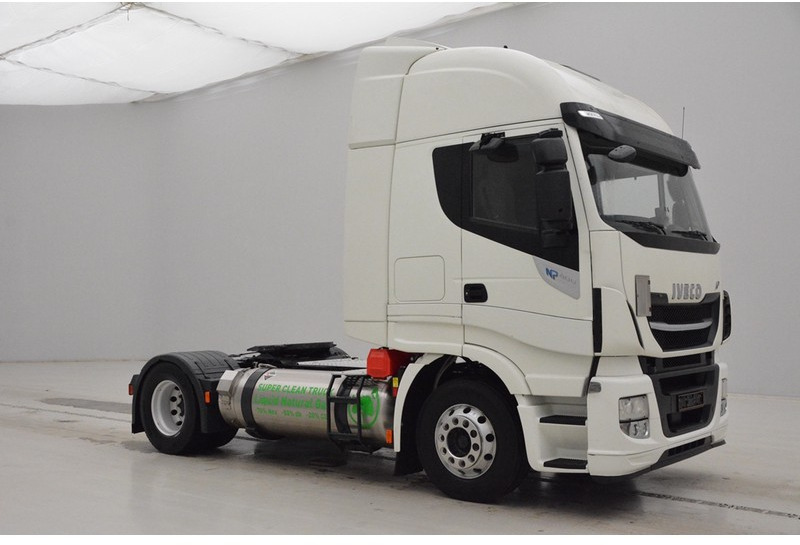 Iveco Stralis AS440S40 LNG Natural Power - Nyergesvontató: 3 kép. Iveco Stralis AS440S40 LNG Natural Power - Nyergesvontató: 3 kép.