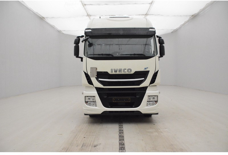 Iveco Stralis AS440S40 LNG Natural Power - Nyergesvontató: 2 kép. Iveco Stralis AS440S40 LNG Natural Power - Nyergesvontató: 2 kép.