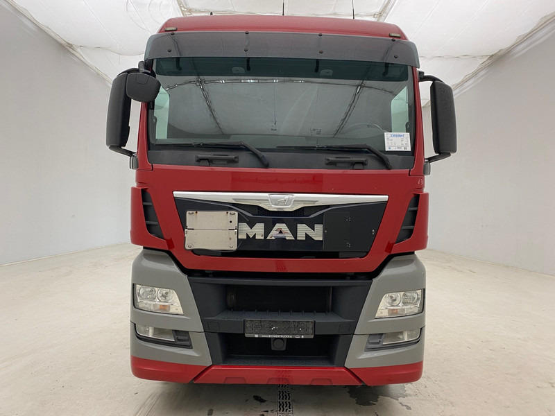 MAN TGX 18.440 - ADR - Nyergesvontató: 2 kép. MAN TGX 18.440 - ADR - Nyergesvontató: 2 kép.