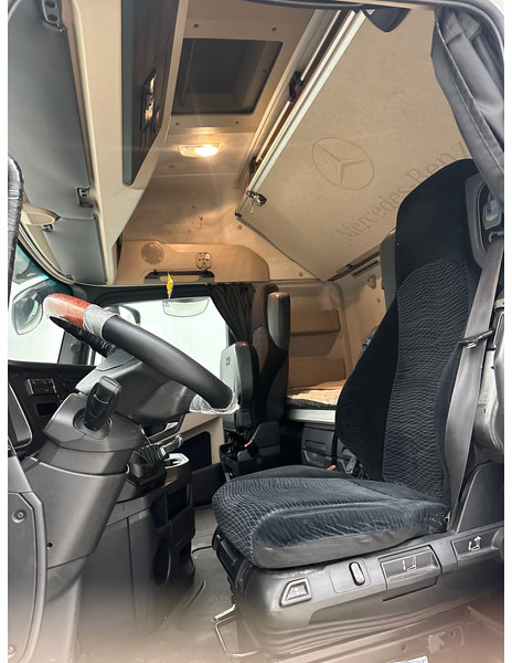 Nyergesvontató Mercedes-Benz Actros 1842: 10 kép. Nyergesvontató Mercedes-Benz Actros 1842: 10 kép.