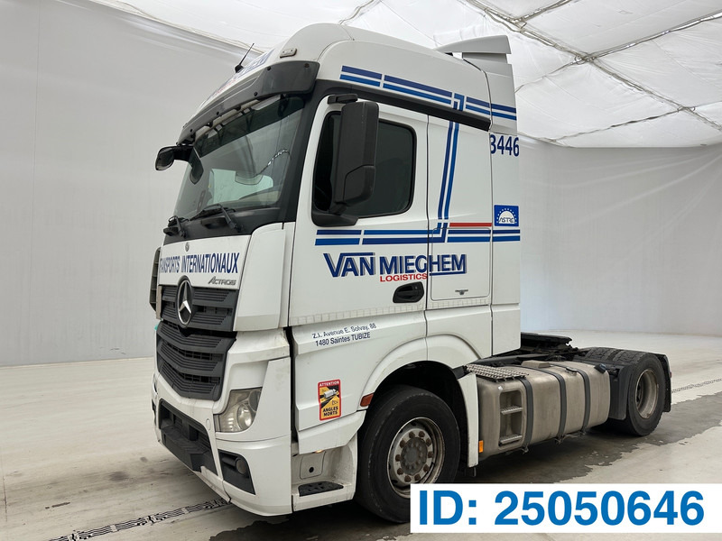 Mercedes-Benz Actros 1842 - Nyergesvontató: 1 kép. Mercedes-Benz Actros 1842 - Nyergesvontató: 1 kép.