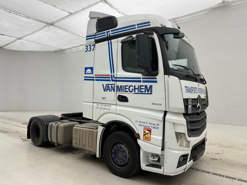 Mercedes-Benz Actros 1842 - Nyergesvontató: 3 kép. Mercedes-Benz Actros 1842 - Nyergesvontató: 3 kép.