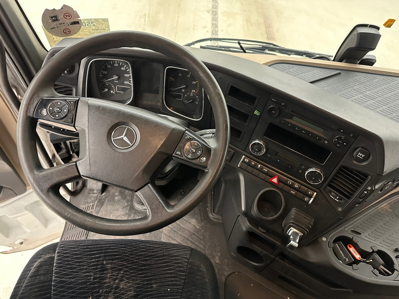 Nyergesvontató Mercedes-Benz Actros 1842: 11 kép. Nyergesvontató Mercedes-Benz Actros 1842: 11 kép.