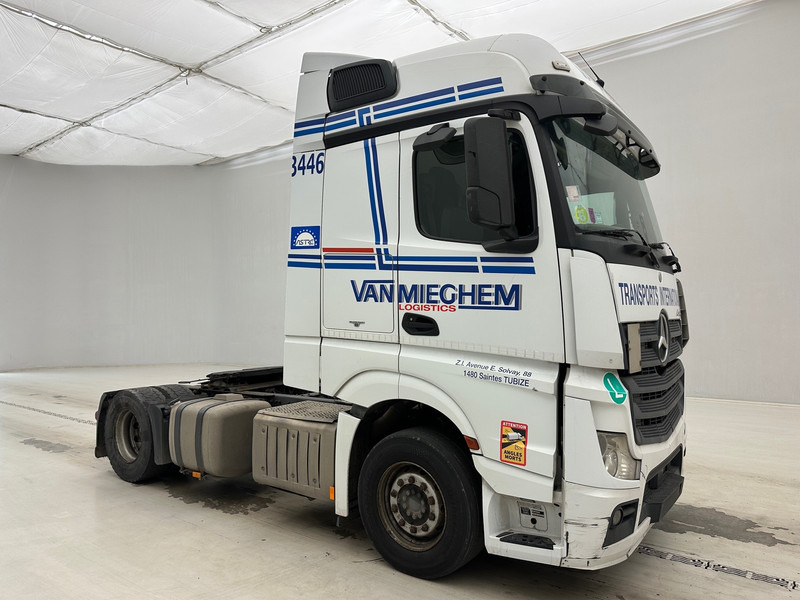 Mercedes-Benz Actros 1842 - Nyergesvontató: 3 kép. Mercedes-Benz Actros 1842 - Nyergesvontató: 3 kép.
