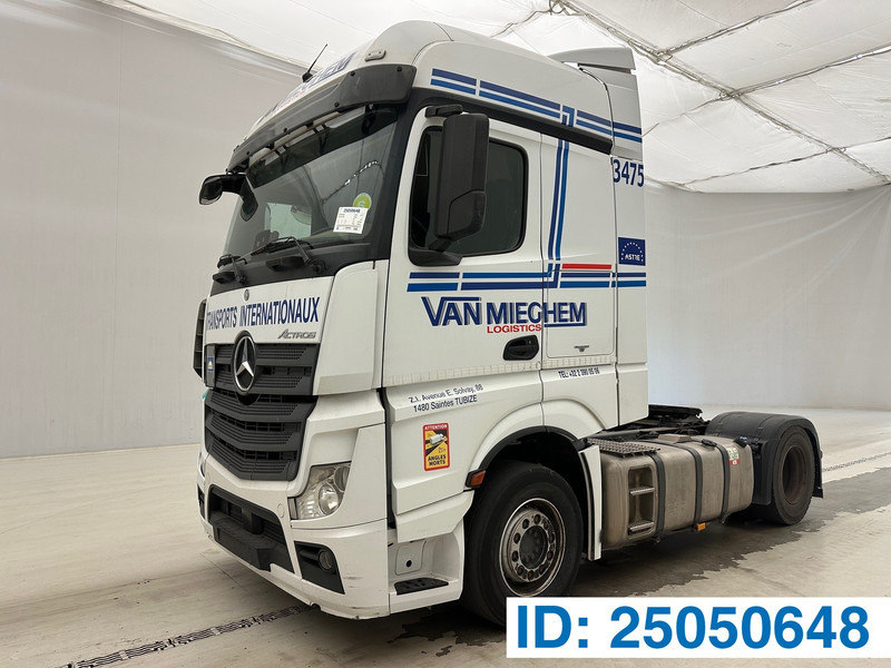 Mercedes-Benz Actros 1842 - Nyergesvontató: 1 kép. Mercedes-Benz Actros 1842 - Nyergesvontató: 1 kép.