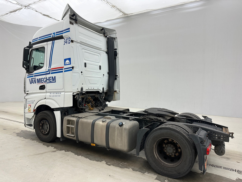 Nyergesvontató Mercedes-Benz Actros 1842: 7 kép. Nyergesvontató Mercedes-Benz Actros 1842: 7 kép.