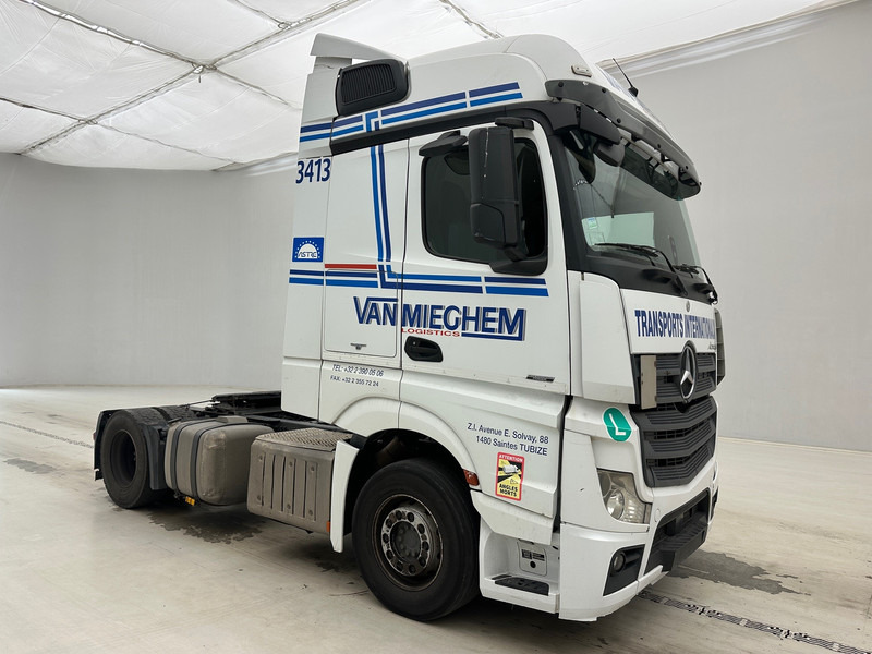 Mercedes-Benz Actros 1842 - Nyergesvontató: 3 kép. Mercedes-Benz Actros 1842 - Nyergesvontató: 3 kép.