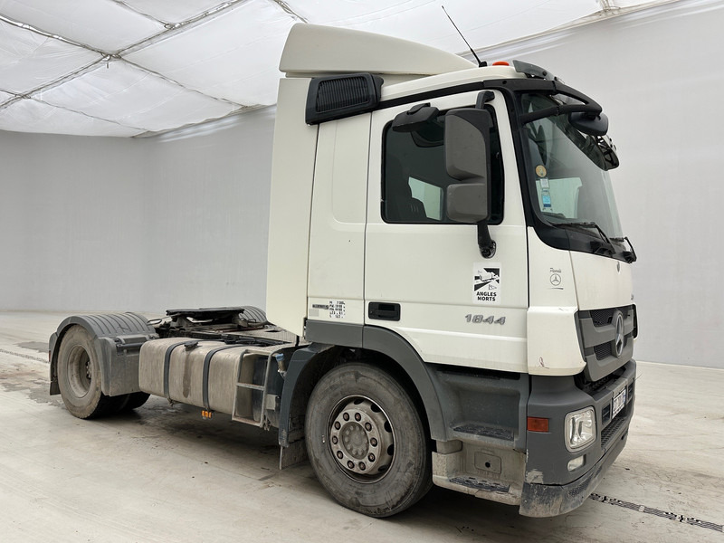 Mercedes-Benz Actros 1844 - Nyergesvontató: 3 kép. Mercedes-Benz Actros 1844 - Nyergesvontató: 3 kép.