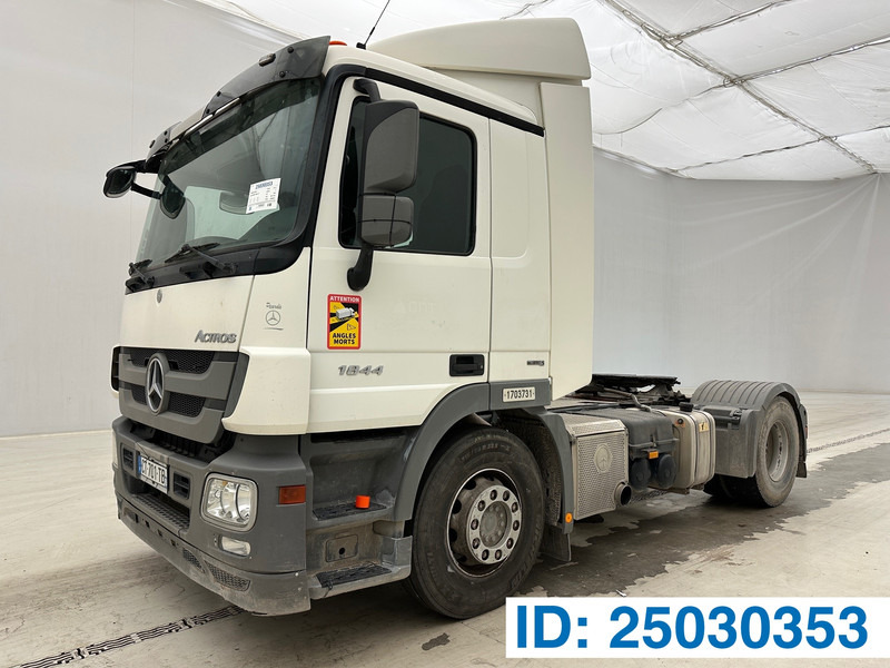 Mercedes-Benz Actros 1844 - Nyergesvontató: 1 kép. Mercedes-Benz Actros 1844 - Nyergesvontató: 1 kép.