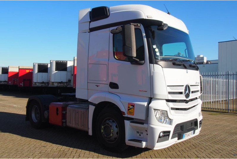 Mercedes-Benz Actros 1845LS "2016" - Nyergesvontató: 3 kép. Mercedes-Benz Actros 1845LS "2016" - Nyergesvontató: 3 kép.