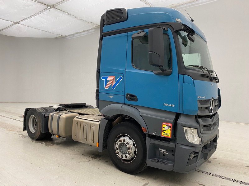 Mercedes-Benz Actros 1942 - Nyergesvontató: 3 kép. Mercedes-Benz Actros 1942 - Nyergesvontató: 3 kép.
