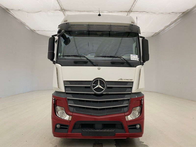 Mercedes-Benz Actros 1942 - Nyergesvontató: 2 kép. Mercedes-Benz Actros 1942 - Nyergesvontató: 2 kép.
