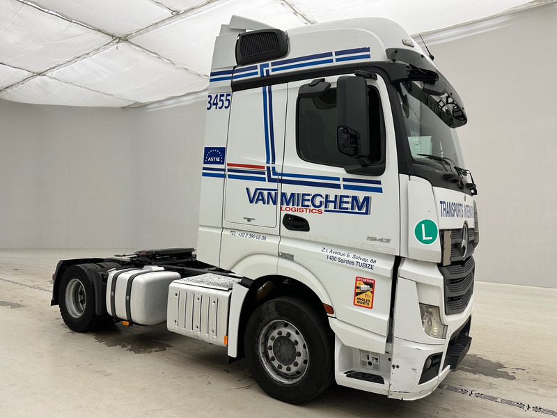 Mercedes-Benz Actros 1942 - Nyergesvontató: 3 kép. Mercedes-Benz Actros 1942 - Nyergesvontató: 3 kép.