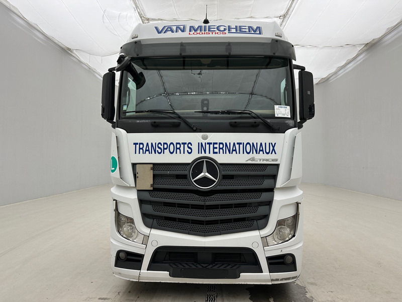 Mercedes-Benz Actros 1942 - Nyergesvontató: 2 kép. Mercedes-Benz Actros 1942 - Nyergesvontató: 2 kép.