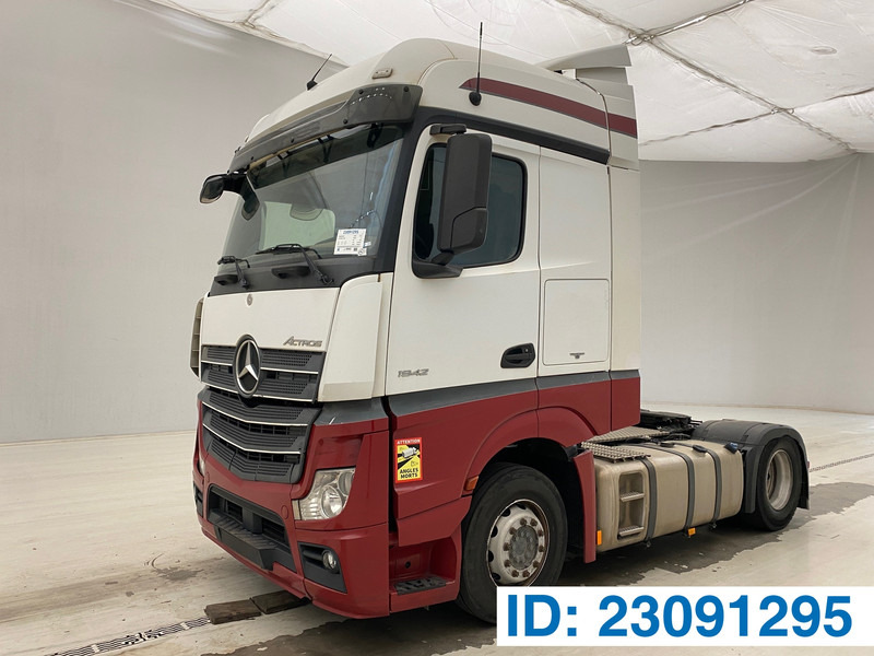 Mercedes-Benz Actros 1942 - Nyergesvontató: 1 kép. Mercedes-Benz Actros 1942 - Nyergesvontató: 1 kép.