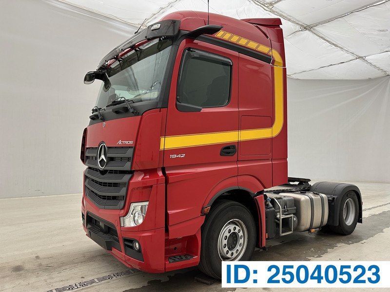 Mercedes-Benz Actros 1942 BigSpace - Nyergesvontató: 1 kép. Mercedes-Benz Actros 1942 BigSpace - Nyergesvontató: 1 kép.