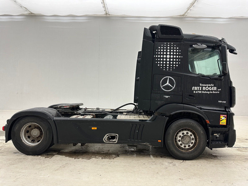 Mercedes-Benz Actros 1945 - Nyergesvontató: 4 kép. Mercedes-Benz Actros 1945 - Nyergesvontató: 4 kép.