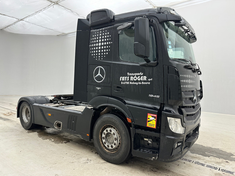Mercedes-Benz Actros 1945 - Nyergesvontató: 3 kép. Mercedes-Benz Actros 1945 - Nyergesvontató: 3 kép.