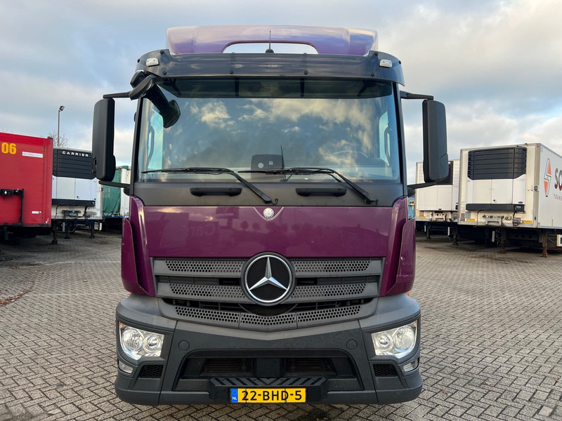 Mercedes-Benz Antos 1836 - Nyergesvontató: 2 kép. Mercedes-Benz Antos 1836 - Nyergesvontató: 2 kép.
