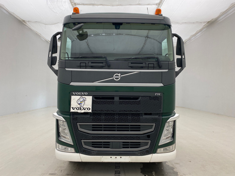 Volvo FH 420 - Nyergesvontató: 2 kép. Volvo FH 420 - Nyergesvontató: 2 kép.
