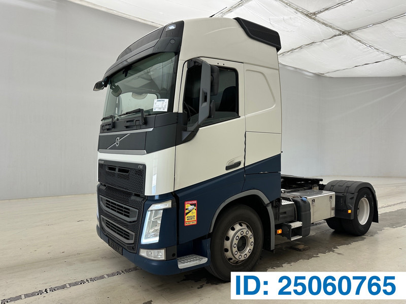 Volvo FH 420 Globetrotter - ADR - Nyergesvontató: 1 kép. Volvo FH 420 Globetrotter - ADR - Nyergesvontató: 1 kép.