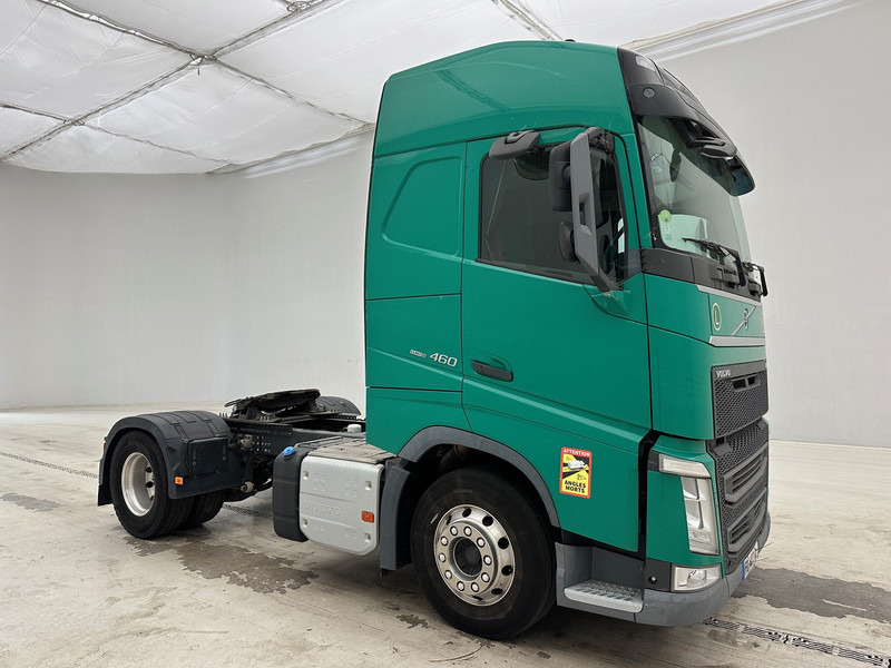 Volvo FH 460 Globetrotter - Nyergesvontató: 3 kép. Volvo FH 460 Globetrotter - Nyergesvontató: 3 kép.