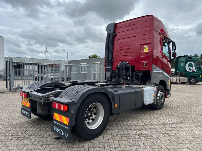 Volvo FH13.420 Globetrotter - ADR - Nyergesvontató: 4 kép. Volvo FH13.420 Globetrotter - ADR - Nyergesvontató: 4 kép.